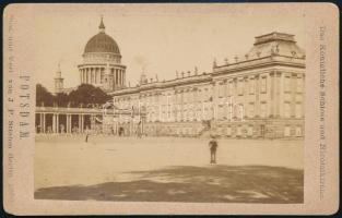 1880 Potsdam, Das Königliche Schloss und Nicolaikirche / A királyi kastély és a Szent Miklós-templom, keményhátú fotó (leporellóból), 6,5x10,5 cm