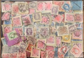 Ausztria 1867-1920 1.000 db bélyeg sok kivágással, vegyes minőség, dobozban / 1.000 stamps with a lot of cuttings, mixed quality