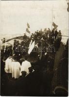 1917 Anton Haus osztrák-magyar admirális temetési szertartása az SMS Viribus Unitis fedélzetén Polánál, áldás / K.u.K. Kriegsmarine / WWI Austro-Hungarian Navy funeral of Grand Admiral Anton Haus, blessing. photo (fl)