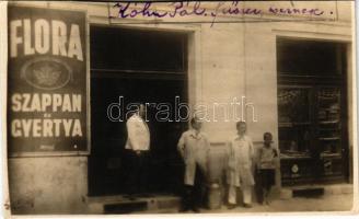 Budapest (?), Kohn Pál üzlete, Flora szappan és gyertya. photo (vágott / cut)