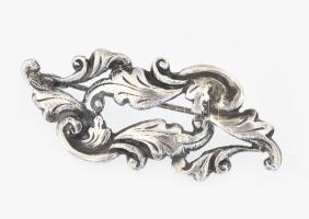 Ezüst(Ag) levélmintás bross, jelzés nélkül, 4,5×2,1 cm, nettó: 4,2 g