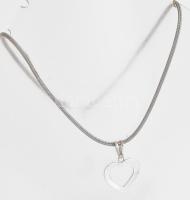 Ezüst(Ag) hengeres szövött nyaklánc, áttört szív medállal, jelzett, h: 39 cm, nettó: 6,7 g