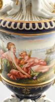 Meissen nagy méretű porcelán urna váza, kézzel festett jelenetekkel, Incselkedő puttókkal. Aranyozot...