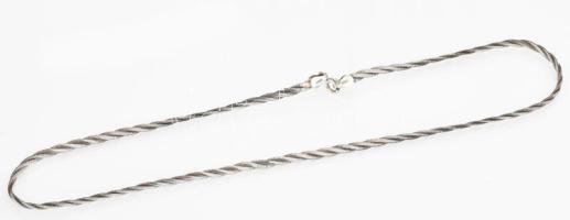 Ezüst(Ag) háromszálas fonott kígyó nyaklánc, jelzett, h: 40 cm, nettó: 10,6 g