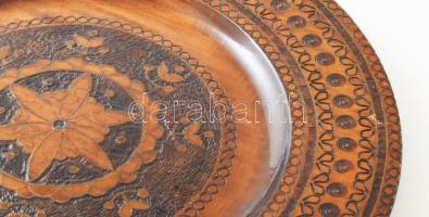 Faragott fa dísztál d: 37 cm