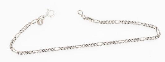 Ezüst(Ag) figaro karkötő, jelzett, h: 19 cm, nettó: 2,6 g
