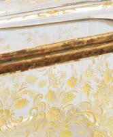 Biedermeier cukordoboz. Aranyozott kézi festéssel a vésetekben, formába öntött, réz karimával, alig ...