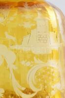 Biedermeier nagy méretű parfümös üveg. Vésett, XIX.sz. anyagában színezett, csiszolt. minimális lepa...