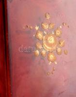 Biedermeier nagy méretű parfümös üveg. Vésett, XIX.sz. anyagában színezett, kézzel festett, csiszolt...