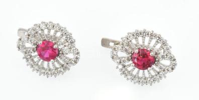Ezüst(Ag) fülbevalópár szintetikus rubinnal, jelzett, h: 1,8 cm, bruttó: 6,2 g
