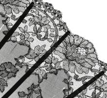 Anti legyező kézzel festett, puttós mintákkal, csipkén minimális sérüléssel. Fa. XIX. sz. 35 cm