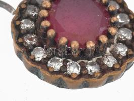 Ezüst(Ag) fülbevalópár szintetikus rubinnal, jelzett, d: 1,5 cm, bruttó: 9,24 g