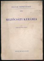 Domanovszky György: Mezőcsáti kerámia. Magyar népművészet XVII. Bp., 1953, Művelt nép. Fekete-fehér és színes képekkel illusztrált. Tűzött papírkötésben, sérült gerinccel, foltos borítóval, hullámos lapokkal, utolsó néhány lap foltos.