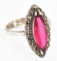 Ezüst(Ag) gyűrű szintetikus rubinnal, jelzett, méret: 56, bruttó: 5 g