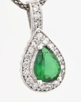 Ezüst(Ag) nyaklánc zöld köves medállal, jelzett, h: 40 cm, bruttó: 3,49 g