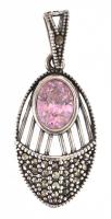 Ezüst(Ag) medál rózsaszín kővel, h: 3,5 cm, bruttó: 3,2 g