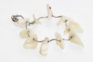 Ezüst(Ag) gyöngyház díszítésű karkötő, jelzett, h: 16 cm, bruttó: 20,4 g