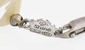 Ezüst(Ag) gyöngyház díszítésű karkötő, jelzett, h: 16 cm, bruttó: 20,4 g