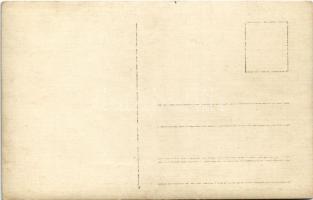 Osztrák-magyar haditengerészet matrózai szárazföldi gyakorlaton, sebesült ellátás / K.u.k. Kriegsmar...