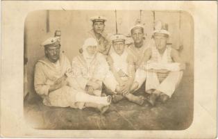 SMS ERZHERZOG KARL osztrák-magyar haditengerészet csatahajó sebesült matrózai a fedélzeten / K.u.K. Kriegsmarine Matrosen / Injured Austro-Hungarian Navy mariners on deck. photo (fl)