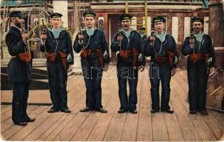 1911 Pola, Revolverexerzieren. K.u.K. Kriegsmarine Matrosen / Osztrák-magyar matrózok revolver gyakorlat közben a fedélzeten / Austro-Hungarian Navy mariners during revolver exercise on board in Pula. R. Marincovich Nro. 1. (fa)