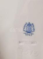 Herendi Viktória mintás érdekes formájú tál. Kézzel festett, jelzett, minimális kopással 1942-es jel...