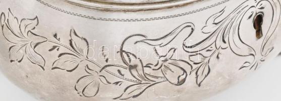 Ezüst (Ag) cukordoboz. Madaras díszítéssel, gravírozott, kulcs nélkül. Dianás jelzéssel, JS mesterje...