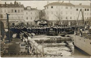 Pola Arsenal, osztrák-magyar haditengerészet matrózai tábori mise közben / K.u.k. Kriegsmarine Matrosen / Austro-Hungarian Navy mariners at a field mass. photot (kopott sarkak / worn corners)