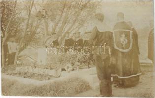 1916 Ruse, Russe, Rustchuk; Osztrák-magyar haditengerészeti temetés, matrózok sorfala / K.u.k. Kriegsmarine / Austro-Hungarian Navy funeral, mariners. photo (Rb)