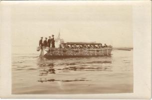 Osztrák-magyar haditengerészet matrózai evezős gyakorlaton egy mentőcsónakban / K.u.k. Kriegsmarine Matrosen / Austro-Hungarian Navy mariners on a rowing training in a lifeboat. photo