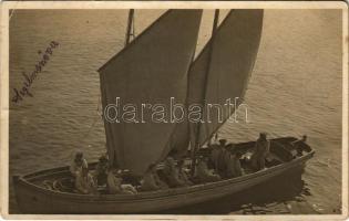 Osztrák-magyar haditengerészet matrózai vitorlás gyakorlaton / K.u.k. Kriegsmarine Segelmanöver / Austro-Hungarian Navy mariners on a sailing training. photo (EK)