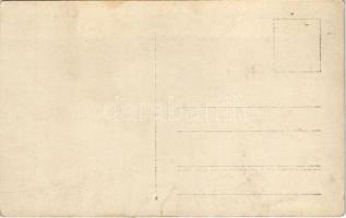 Osztrák-magyar matrózok a szárazdokkban hadihajó oldalsó hajócsavarjával / K.u.K. Kriegsmarine / Aus...