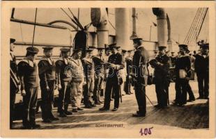 K.u.K. Kriegsmarine Schiffsrapport. Phot. Alois Beer. Verlag F. W. Schrinner 1916 / Osztrák-Magyar Haditengerészet matrózok jelentés közben / WWI Austro Hungarian Navy inspection on a battleship, mariners (fl)