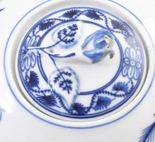 Meisseni Teichert (Meißen Ofen- und Porzellanmanufaktur 1882-1932) teáskanna. Máz alatti kék festéss...