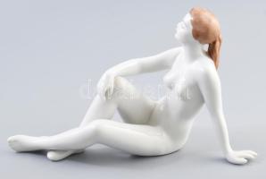 Hollóházi porcelán ülő akt, kézzel festett, jelzett, hibátlan 21x12,5 cm