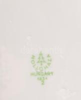 Hollóházi vizet merítő nő, kézzel festett, jelzett, kopásnyomokkal, m: 18,5 cm