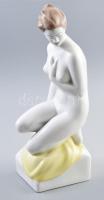 Hollóházi térdelő akt. Kézzel festett, jelzett, hibátlan, m: 30 cm