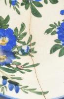 Városlődi majolika csésze és alj, alj, repedt. Kézzel festett d: 11 cm, 16 cm