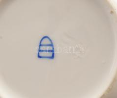 4 db cseh Alt Wien mokkás csésze, aljjal. Matricás, jelzett, minimális kopással