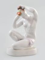 Aquincumi porcelán fésülködő női akt, kézzel festett, jelzett, hibátlan, m: 15 cm