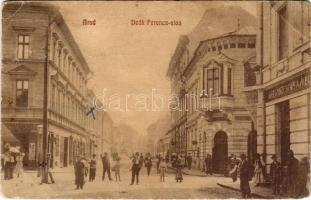 Arad, Deák Ferenc utca, Ruzsek Ferenc üzlete, gyógyszertár. Ifj. Klein Mór kiadása / street, shops, pharmacy (Rb)