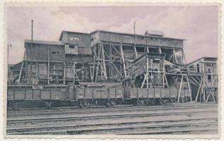 Nyitrabánya, Handlová; Szénlerakodó telep a bányában, iparvasút. Foto Maksay / Sklad uhli / mine, coal depot, industrial railway