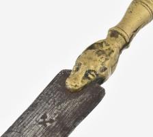 Antik réz oroszlánfejes késélező. Jelzett élező. 22 cm