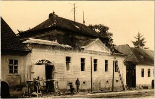 Felsőbánya, Baia Sprie; A volt Hoffer féle ház udvara, kastély felújítási munkák idején / castle, villa during renovation works. Foto Vagányi photo