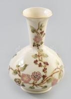 Zsolnay virág mintás porcelán váza. Kézzel festett, jelzett, hibátlan m:15 cm