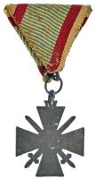 1943. "Tűzkereszt I. fokozata" oxidált hadifém kitüntetés mellszalagon T:VF koszorú hiányz...