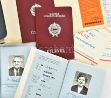 1978 IBUSZ külföldi társasutazás iratai, két IBUSZ tokkal + 4 db (piros és kék) útlevél