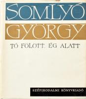 Somlyó György: Tó fölött, ég alatt. Válogatott versek. (DEDIKÁLT). Bp., 1965, Szépirodalmi Könyvkiadó. Kiadói egészvászon-kötés, kissé sérült kiadói papír védőborítóban. Megjelent 4200 példányban. A szerző, Somlyó György (1920-2006) Kossuth- és József Attila-díjas költő, író, műfordító által DEDIKÁLT példány.