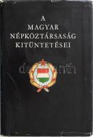 A Magyar Népköztársaság kitüntetései. Összeáll.: Besnyő Károly, Ruda Ilona. Bp., 1966., Közgazdasági és Jogi Könyvkiadó. Kiadói egészvászon-kötés, kissé kopott, kissé szakadt kiadói papír védőborítóban, a vászon borítóról a plakett hiányzik.