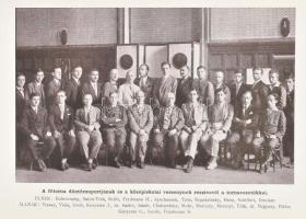 Tóth László (szerk.): A kecskeméti nemzetközi sakkverseny. Kecskemét, 1928, Sakkvilág. Újrakötött fé...